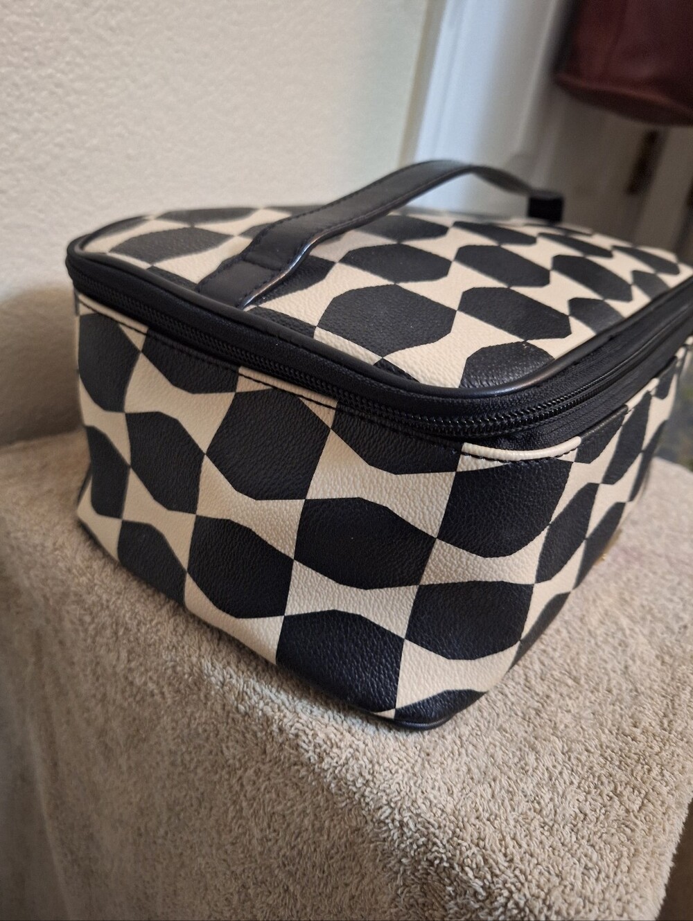 Kate Spade Cosmetic Case Black And White Bow Style - Picture 5 of 15